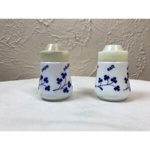 Vintage Italy White Blue Clover Milk Glass‎ Shakers Salt Pepper Pepe Sel Poivre